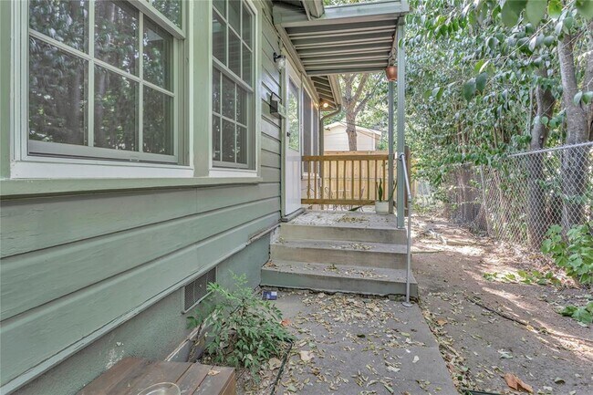Building Photo - 3911 Avenue F