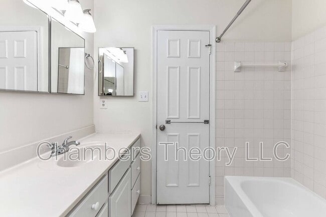 Building Photo - 2109 Kings Mill Ct