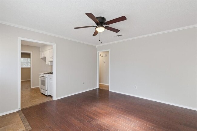 Building Photo - 645 Redstone Ave