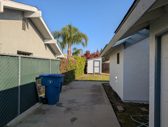 Building Photo - Cute and updated Clovis home offering wond...