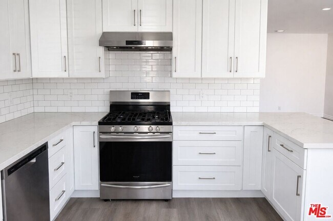 Building Photo - 10870 Whitburn St