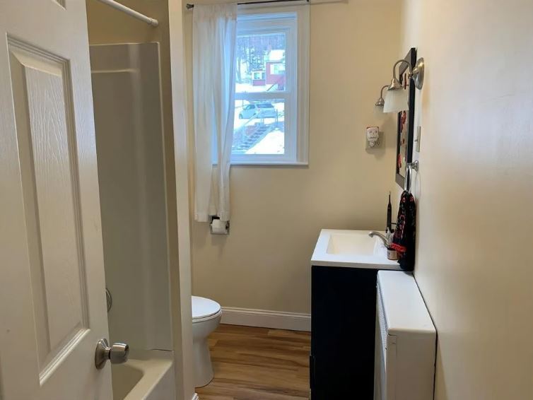 Building Photo - 242 S Walnut St