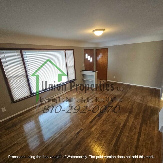 Building Photo - 3033 Pine Grove Ave