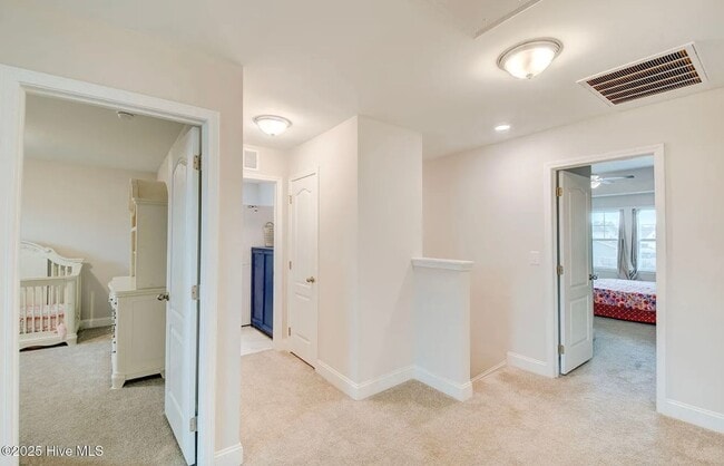 Building Photo - ***Special Offer*** Single Family Home in Desirable Neighborhood