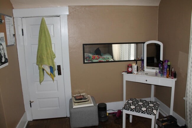 Building Photo - 415 E Clark St