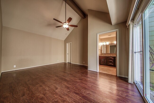 Building Photo - 2303 Cherry Bend Dr