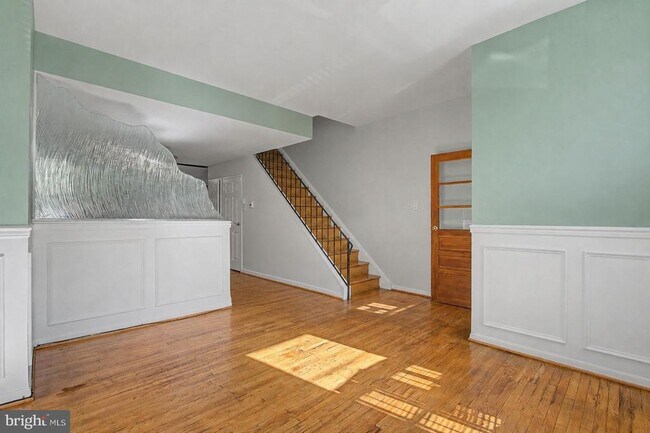 Building Photo - 915 N 6th St