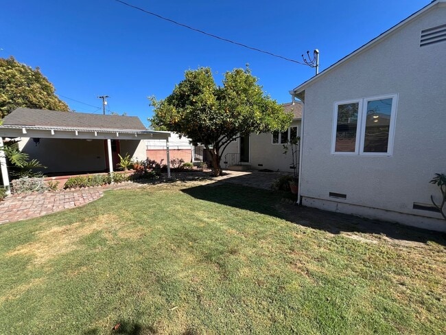 Building Photo - Clean and comfortable 3 bedroom available ...