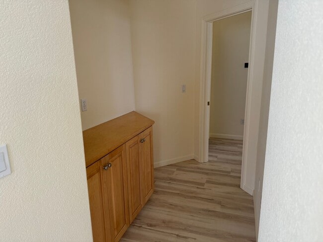 Building Photo - 877 Emerald Hills Cir