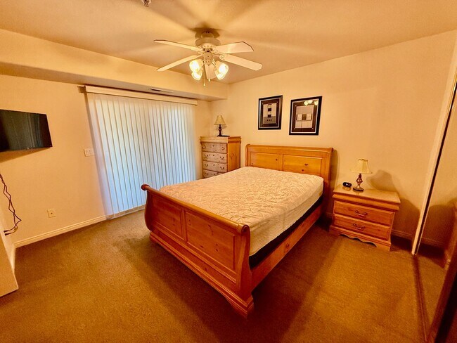 Building Photo - 1845 W Canyon View Dr