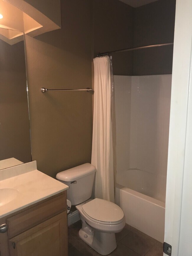 Building Photo - Summer Breeze