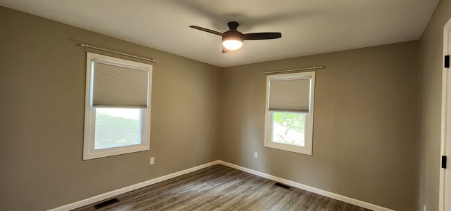 Building Photo - Woodland Hills