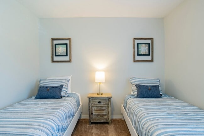 Building Photo - Conveniently Located Furnished Townhome in...