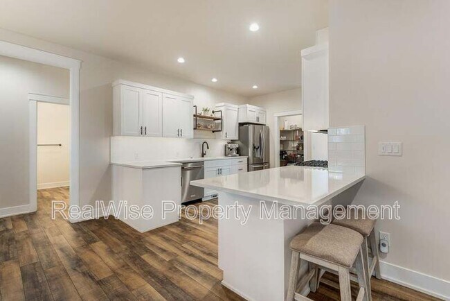 Building Photo - 2758 NW 23rd Lp