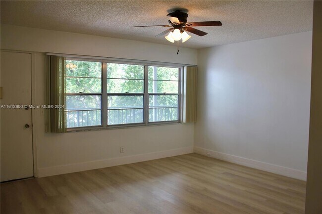 Building Photo - 400 SW 134th Way