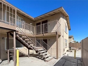Building Photo - 4360 Twin View Cir