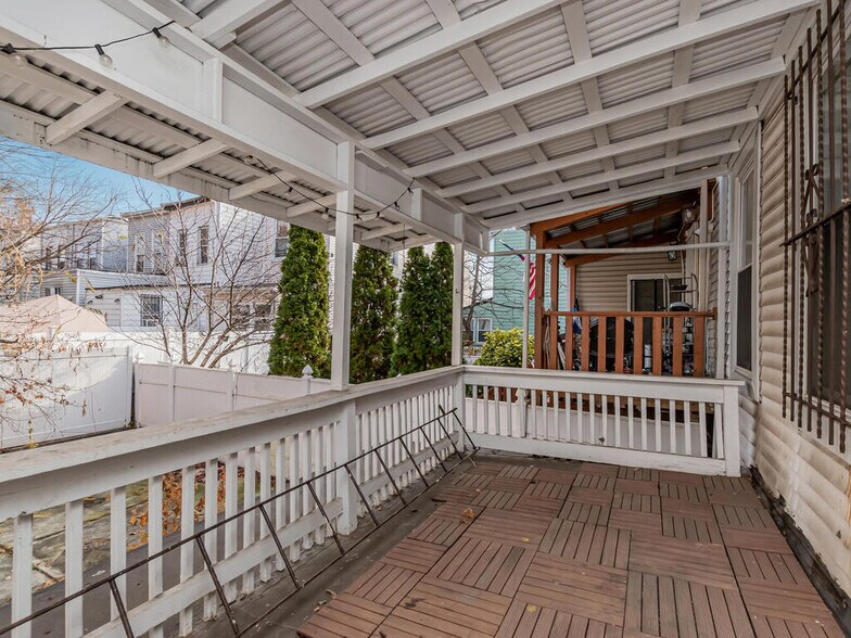 Building Photo - 1378 Bristow St