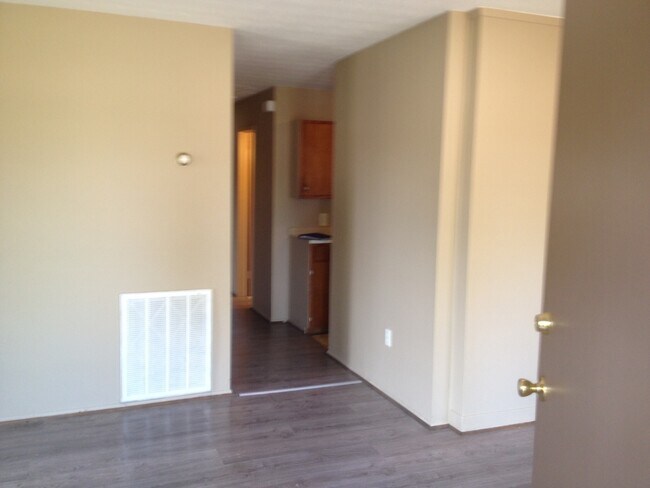 Building Photo - **ON HOLD**3 Bedroom / 1 Bathroom Home for Rent in East Columbus, GA***