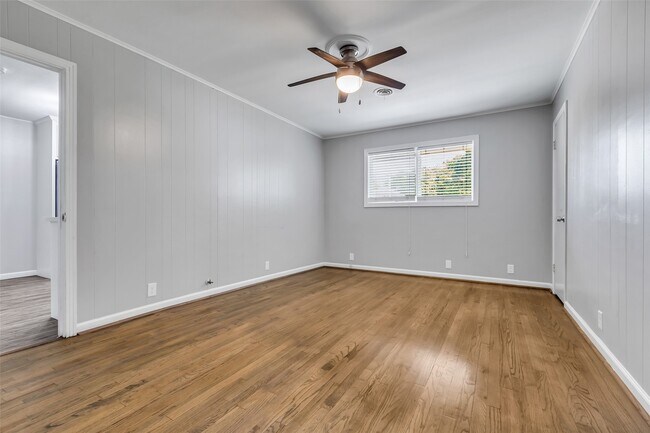 Building Photo - 1418 N Roberson St