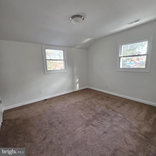 Building Photo - 716 71st Ave