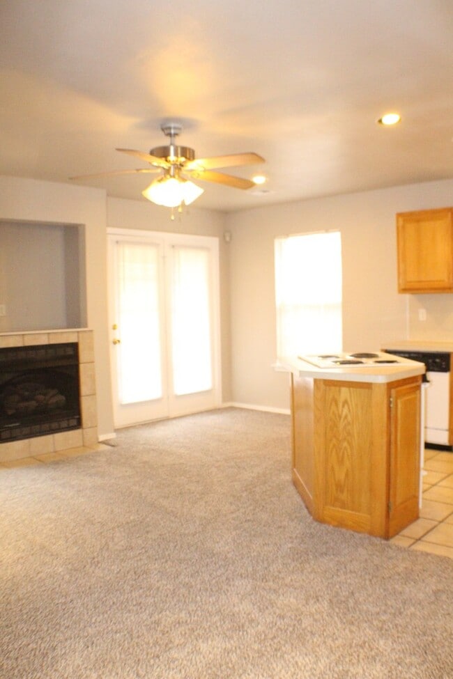 Building Photo - Adorable 3 bedroom 2.5 bathroom in Jenks!
