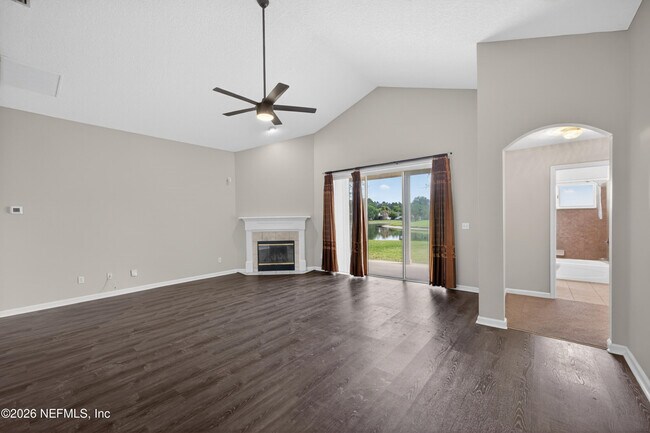 Building Photo - 648 W Johns Crk Pkwy