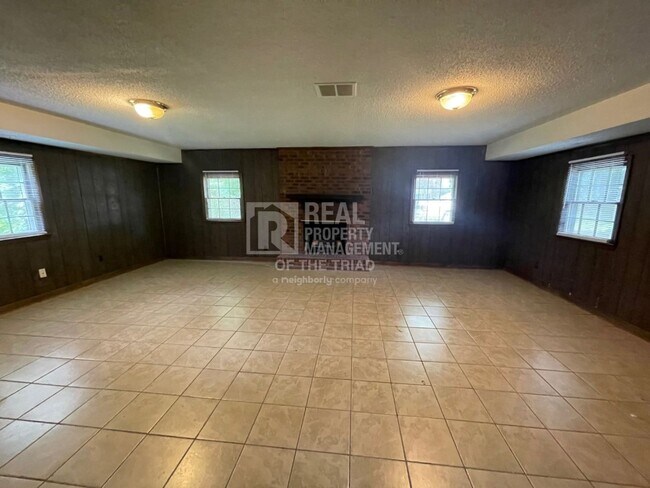 Building Photo - N Davidson Clemmons Home Friedburg Elem / ...