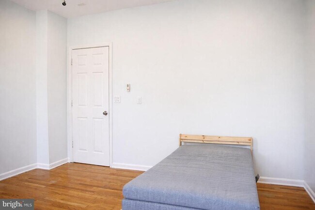 Building Photo - 1605 New Jersey Ave NW