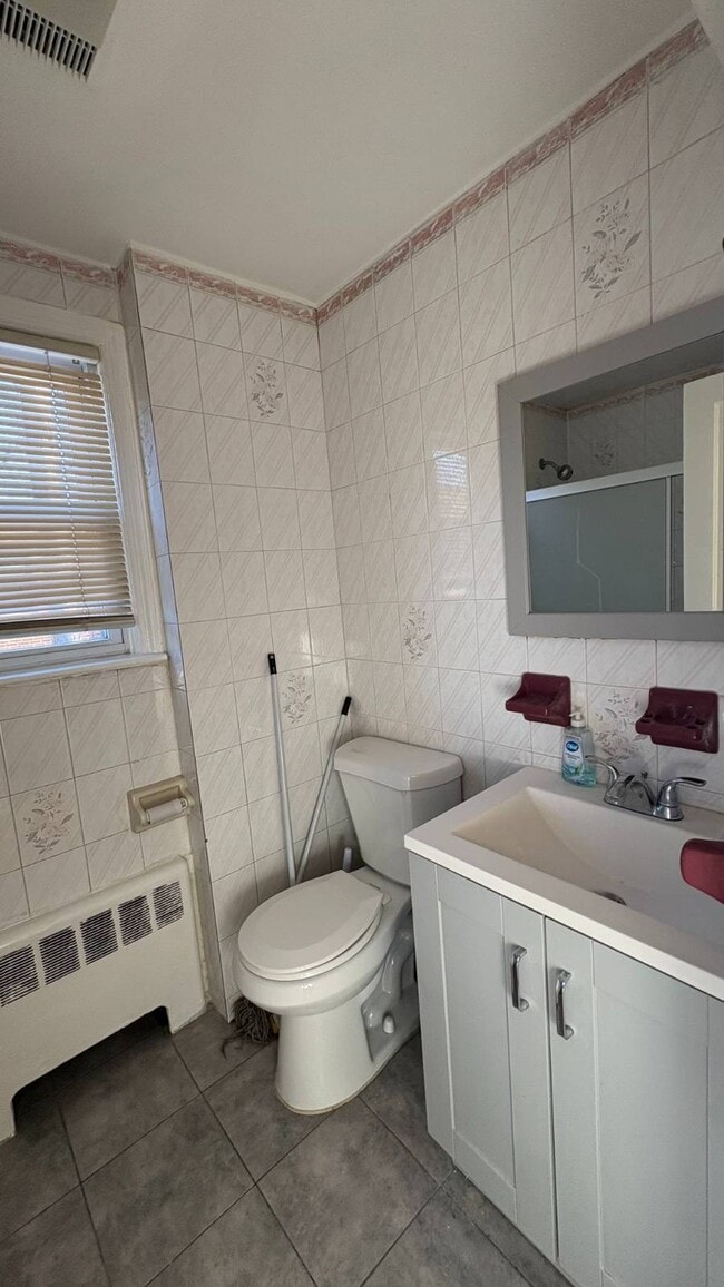 Building Photo - 57 Carnation Ave