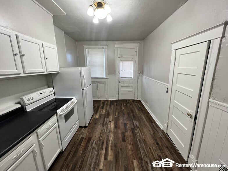 Building Photo - 4223 Red Bud Ave