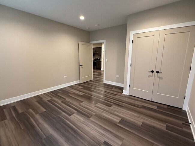 Building Photo - 400 E Hillcrest Dr