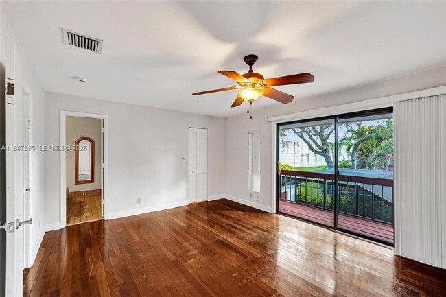 Building Photo - 2990 Oaktree Ln