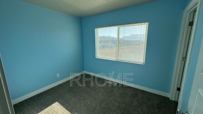 Building Photo - 8044 N Clydesdale Dr