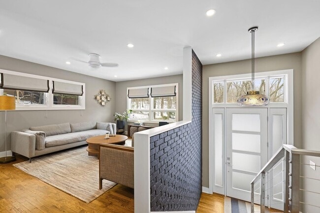 Building Photo - 9591 Hillside Dr