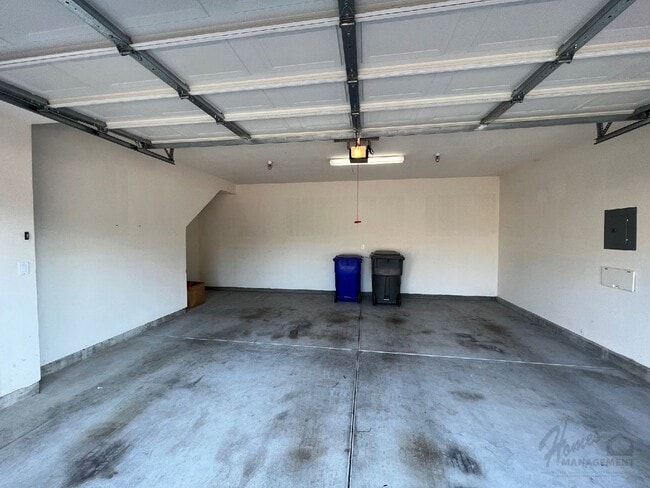 Building Photo - Homes Management - 2 Bed, 2 Bath Townhouse...