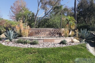 Building Photo - Updated 2-Bedroom 2-Bath Condo