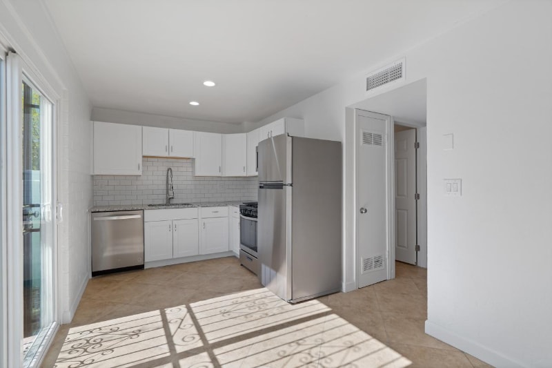 Building Photo - 2304 N 10th Ave