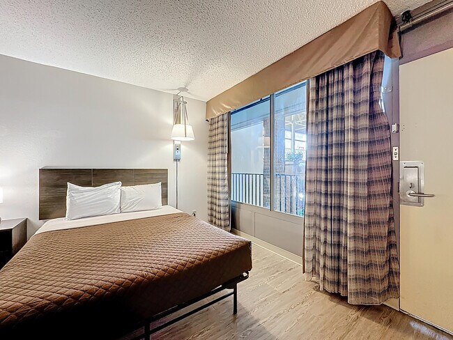 Building Photo - 910 Suemac Rd