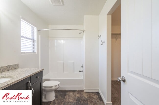 Building Photo - End Unit Fossil Hills Townhome with 3 Beds and 2.5 Baths