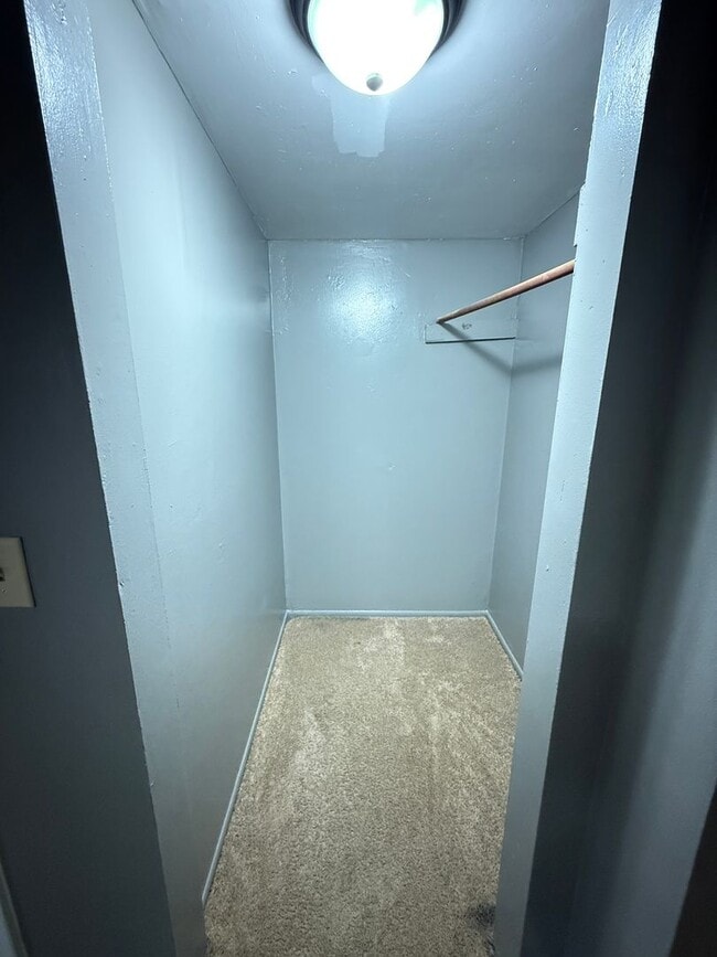 Building Photo - Single-Family Home Close to Henry Ford Hos...