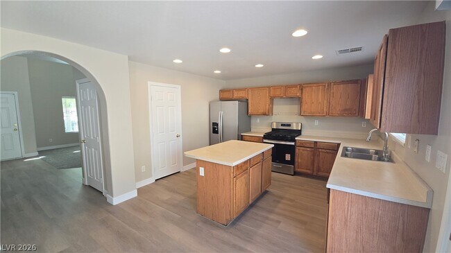 Building Photo - 808 E Rialto Hills Ave