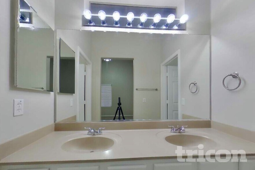 Building Photo - 40139 N Patriot Way