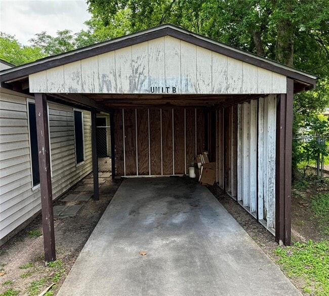 Building Photo - 8013 Lazy Ln