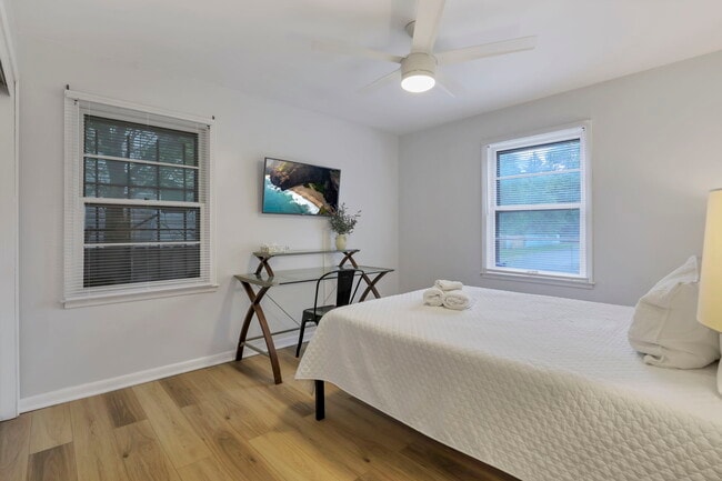 Building Photo - 1275 E Weber Rd