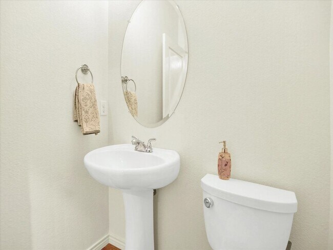 Building Photo - Spacious 3BR Townhome in Littleton