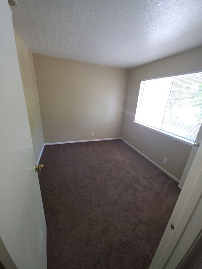 Building Photo - 6627 Blue Heron Dr
