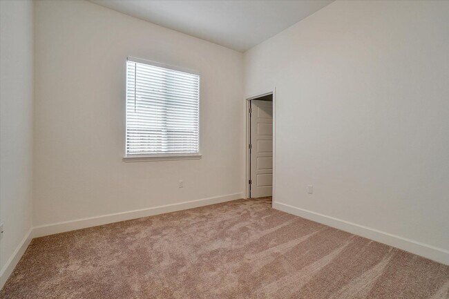 Building Photo - FULLY FURNISHED - BRAND NEW 4 BED, 2.5 BAT...