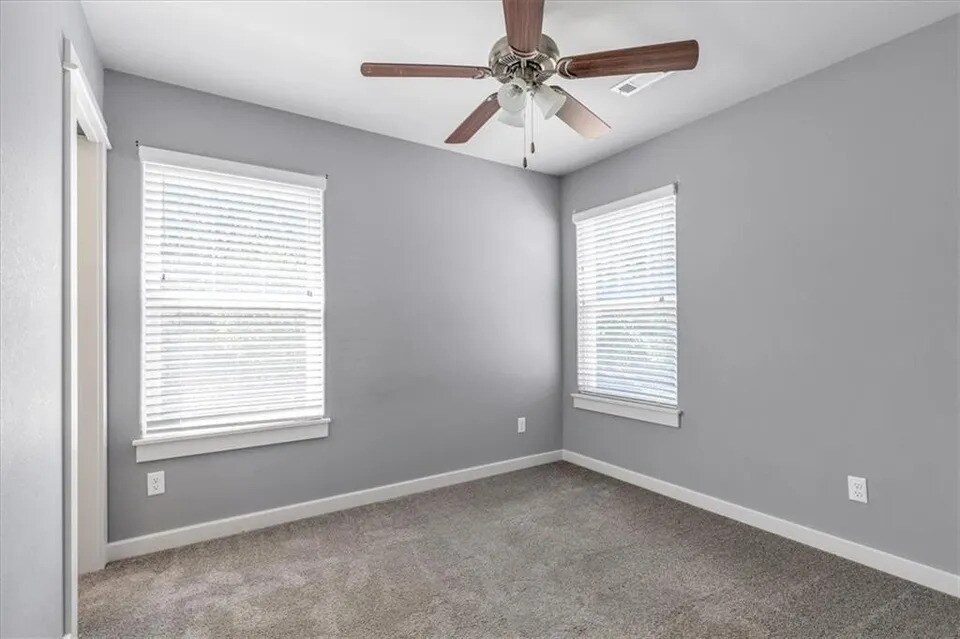 Building Photo - 1736 S 39th Pl