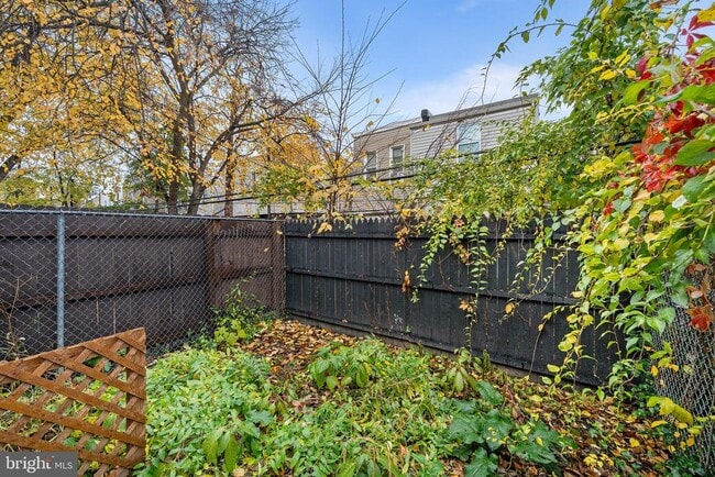 Building Photo - 5426 Irving St