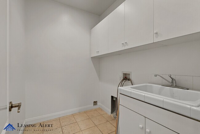 Building Photo - 26802 Pine Cliff Pl